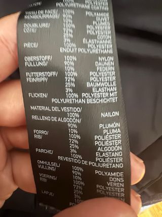 Cazadora Uniqlo JW Anderson azul marino.