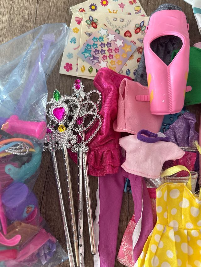 Lote Ropa y Accesorios Barbie