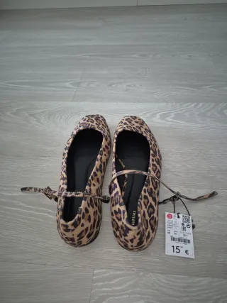 Manoletinas animal print Lefties Talla 40
