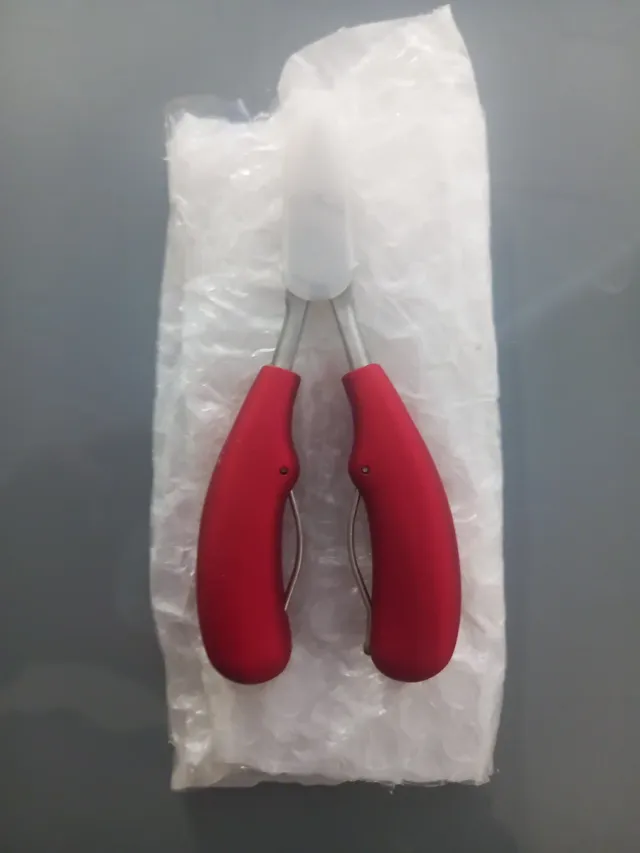 Alicates de Uñas Rojos