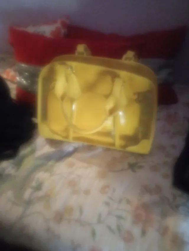 Bolso amarillo transparente