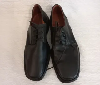 Zapatos de piel negros talla 42