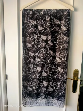 Pañuelo grande estampado paisley