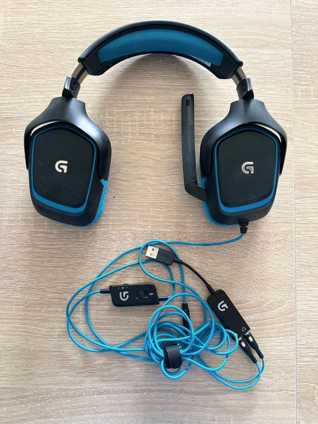 Auriculares para jogos com som surround Logitech G430