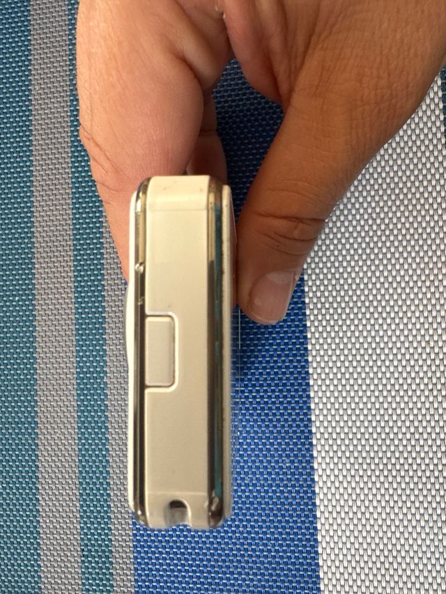 Fotocamera bianca LG KU990i