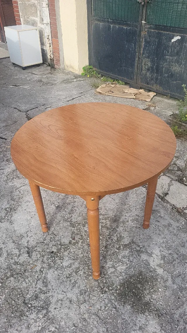 Mesa redonda de madera extensible