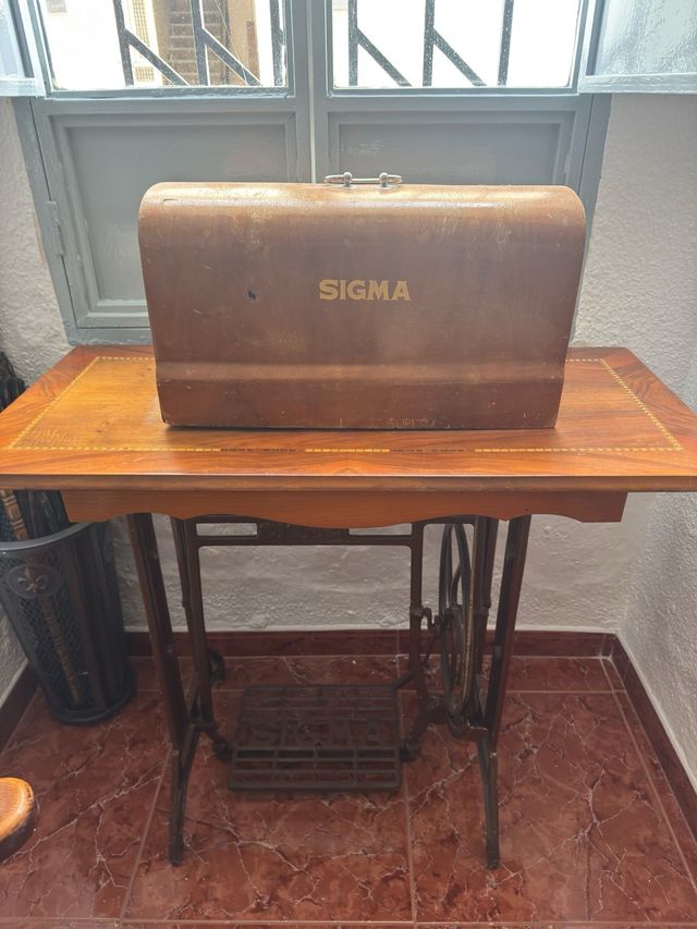 Máquina de coser Sigma antigua