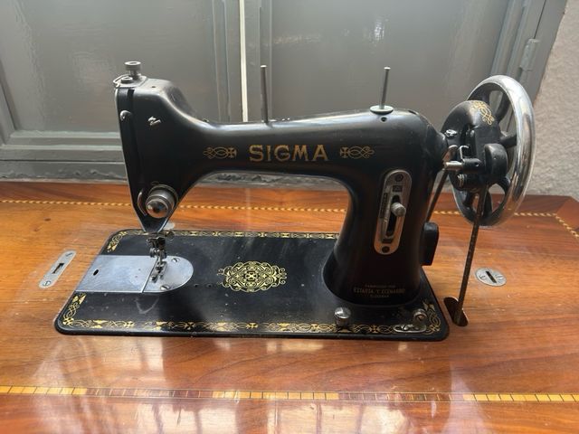 Máquina de coser Sigma antigua