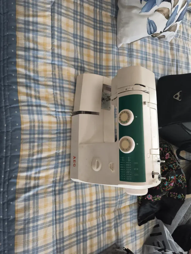 Máquina de coser AEG precio negociable  Accesorios