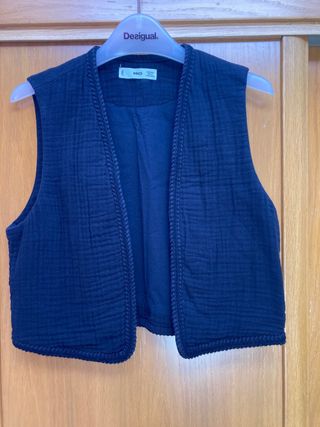 Chaleco de Mango. Perfil solidario