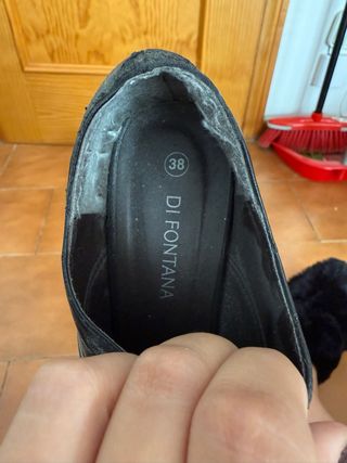 Zapatos de tacón negros con cordones