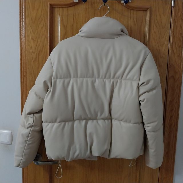 Cazadora de stradivarius.Color blanco roto