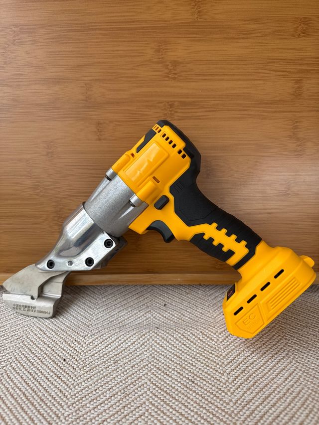 Tijeras Eléctricas Inalámbricas 18V