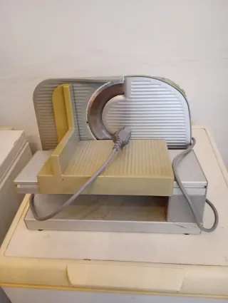 Cortafiambres Eléctrico Plateado