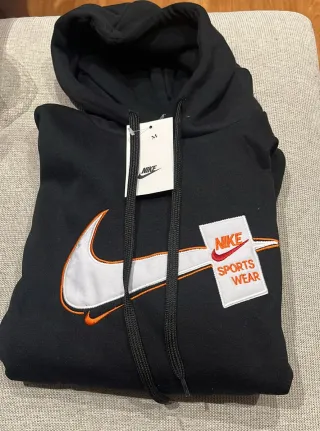 Sudaderas de 8 colores distintos.