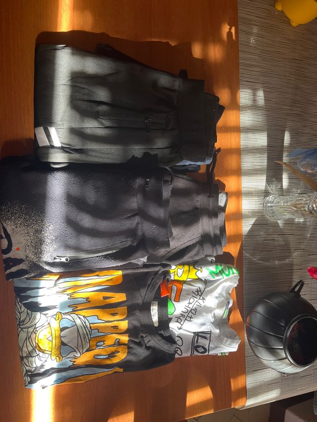 Lote 4 Pantalones Chándal y 2 Camisetas 7/8 años