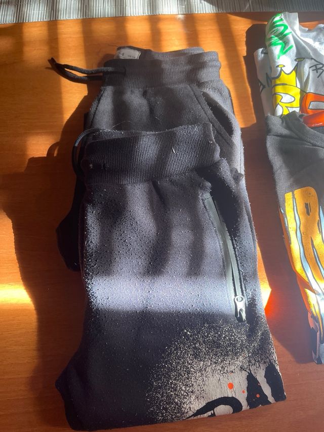 Lote 4 Pantalones Chándal y 2 Camisetas 7/8 años