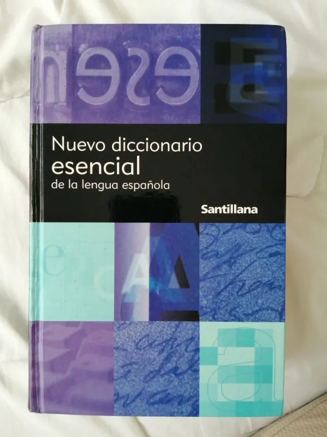 Nuevo Diccionario Esencial de La Lengua Espanol...