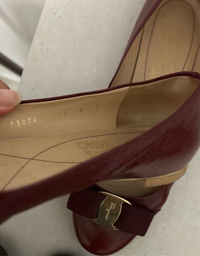 Scarpe rosse Ferragamo con fiocco