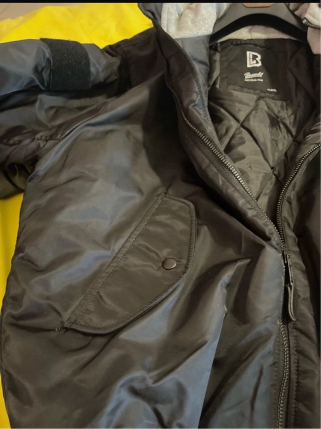 Giubbino uomo nero con cappuccio