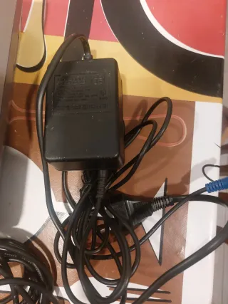 Consola Nintendo NES con mando y cables