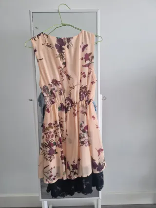 Vestido floral rosa con cuello Peter Pan