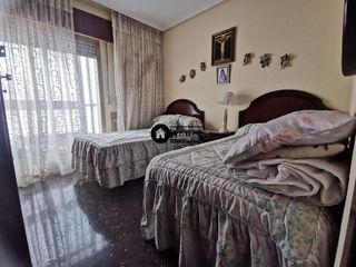 Piso en venta en Hospital - Parque sur en Albacete