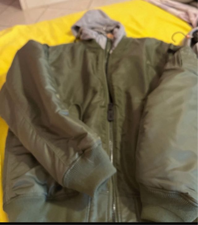 Giubbino uomo verde con cappuccio