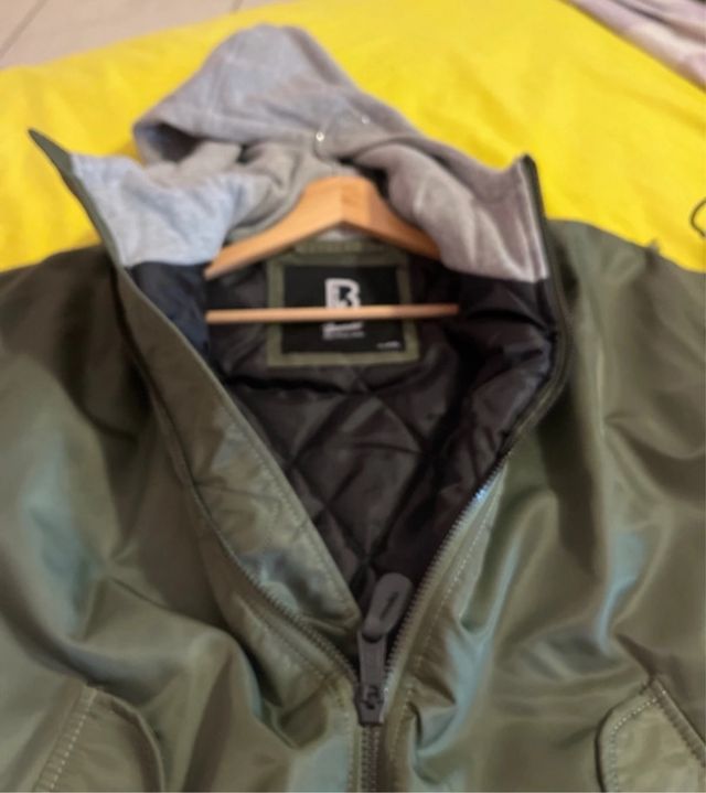 Giubbino uomo verde con cappuccio