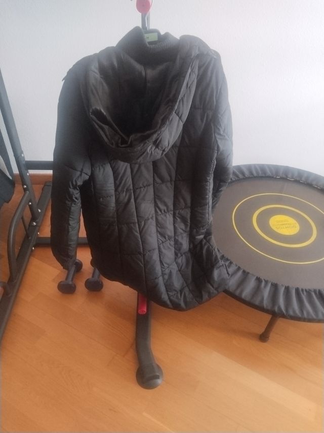 Cazadoras gris, negra y roja mujer