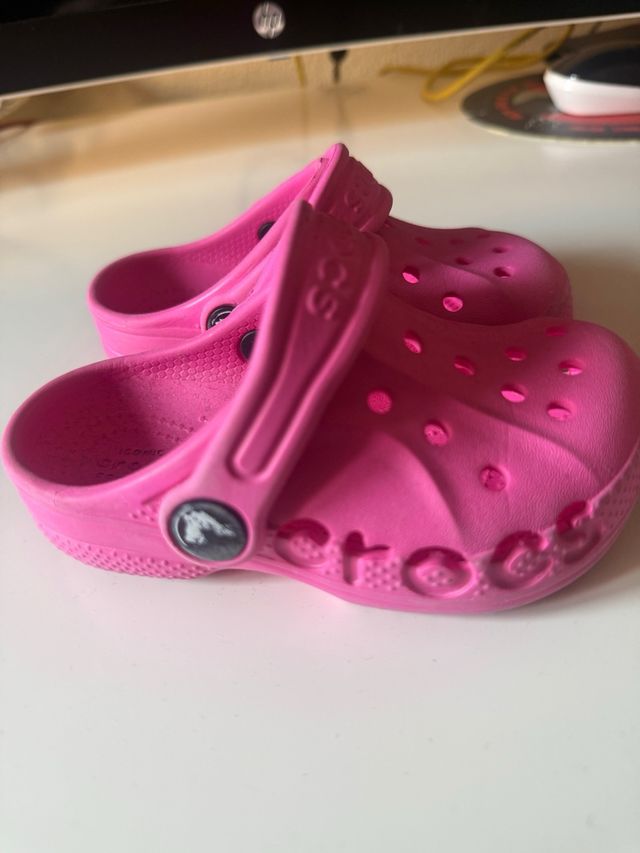 Zuecos Crocs rosas talla infantil talla 7