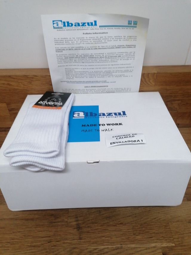 ZAPATOS  NUEVOS CALZADO DE TRABAJO + REGALO N° 43