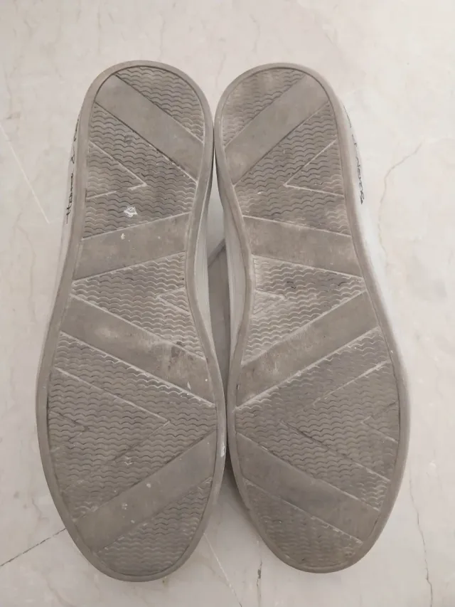 Zapatos Harper & Neva blancos y rojos