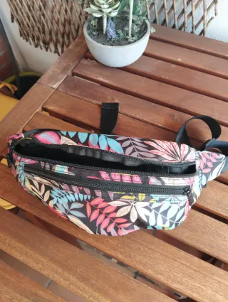 Riñonera flores multicolor