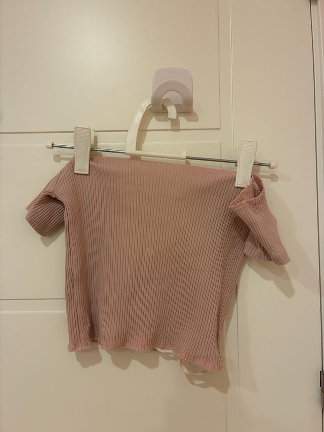 Top rosa con cordones tipo corsé