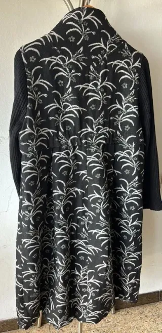 Abrigo elegante SAPLEN bordado floral -NUEVO (XL)