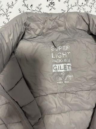 Chaleco plumífero ligero gris