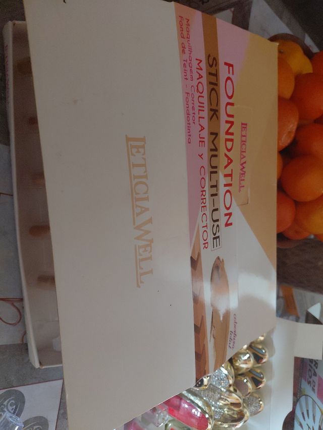 Base y corrector en barra Eticia Well