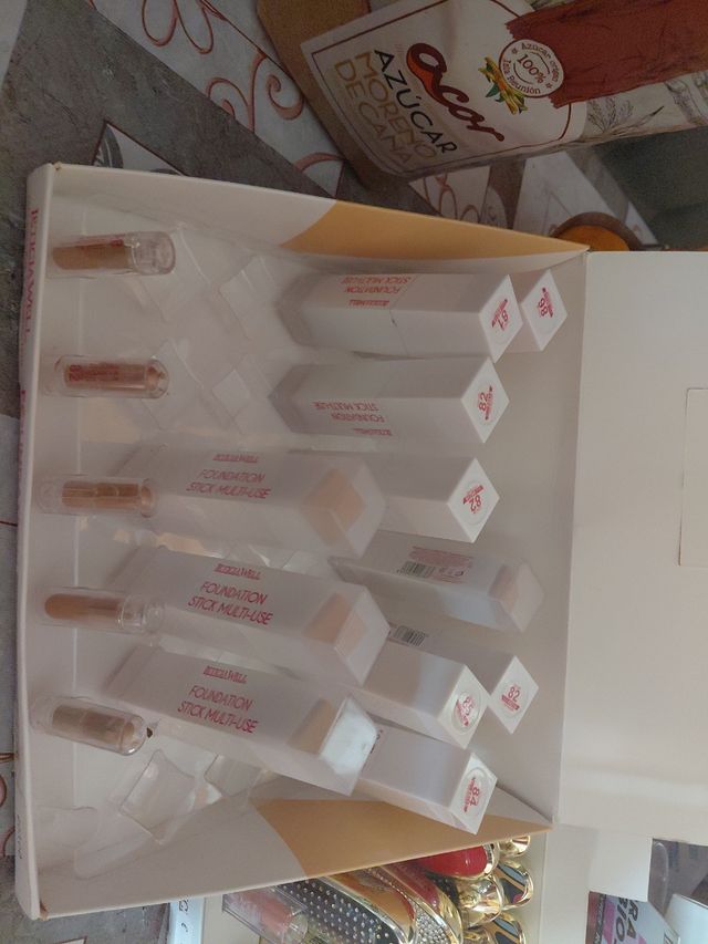 Base y corrector en barra Eticia Well