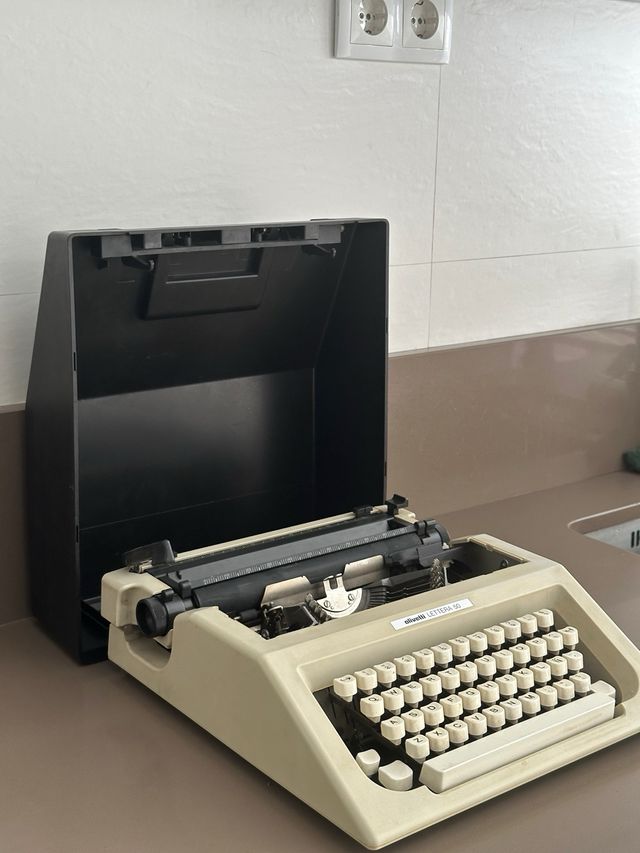Máquina de escribir Olivetti Lettera 50