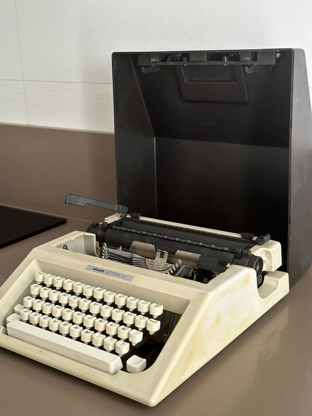 Máquina de escribir Olivetti Lettera 50