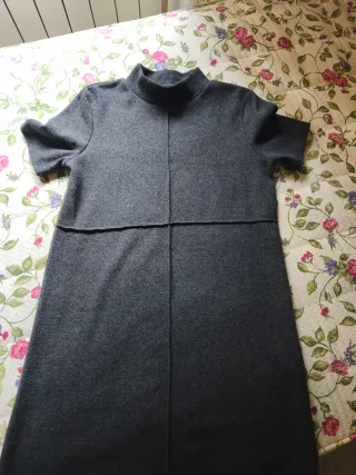 Vestido gris mujer cuello alto manga corta