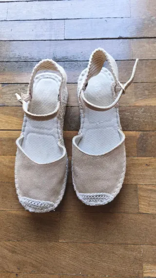 Alpargatas Beige Mujer
Numero 33