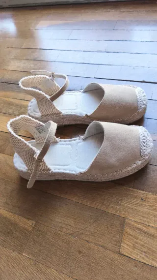 Alpargatas Beige Mujer
Numero 33