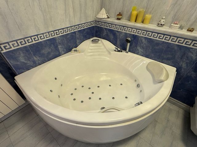 Vasca idromassaggio angolare elegante