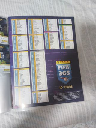 Álbum Panini FIFA 365 Adrenalyn 2025