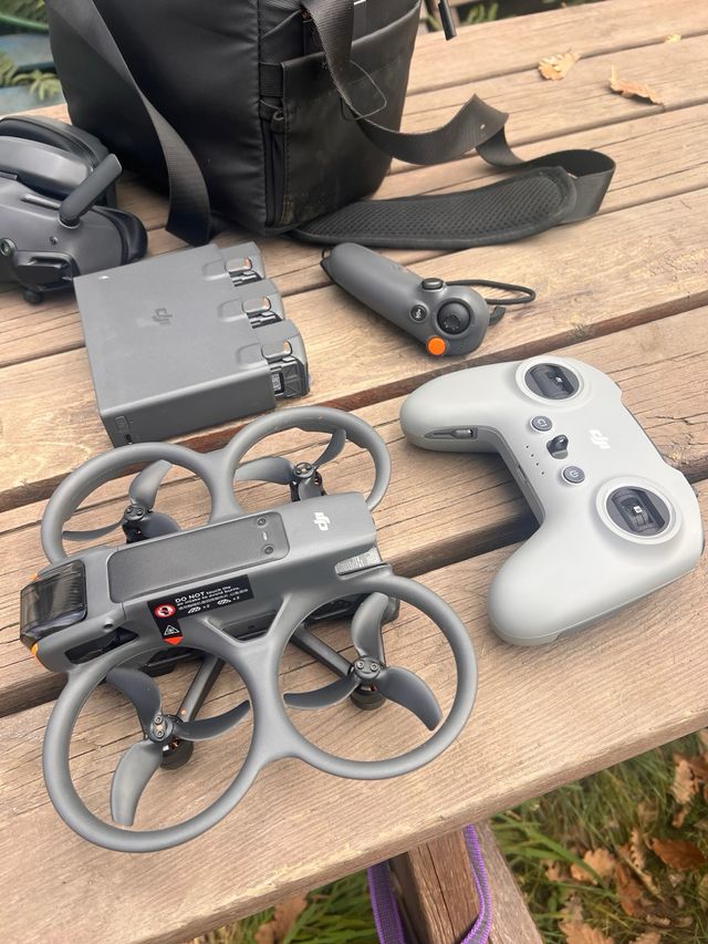 DJI Avata 2 Fly More Combo + Mando FPV + Dji Care