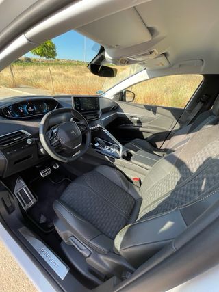 Peugeot 3008 Hybrid 225 eEAT8 Roadtrip Edition