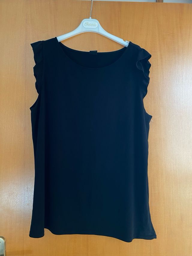 Maglia nera s.Oliver con maniche a volant