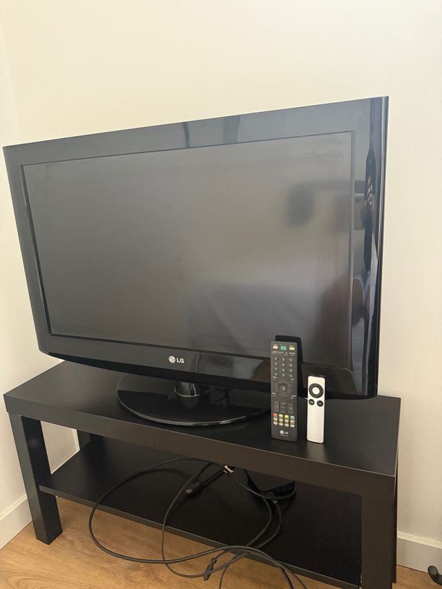 TV LG + Apple TV HDMI + Mueble